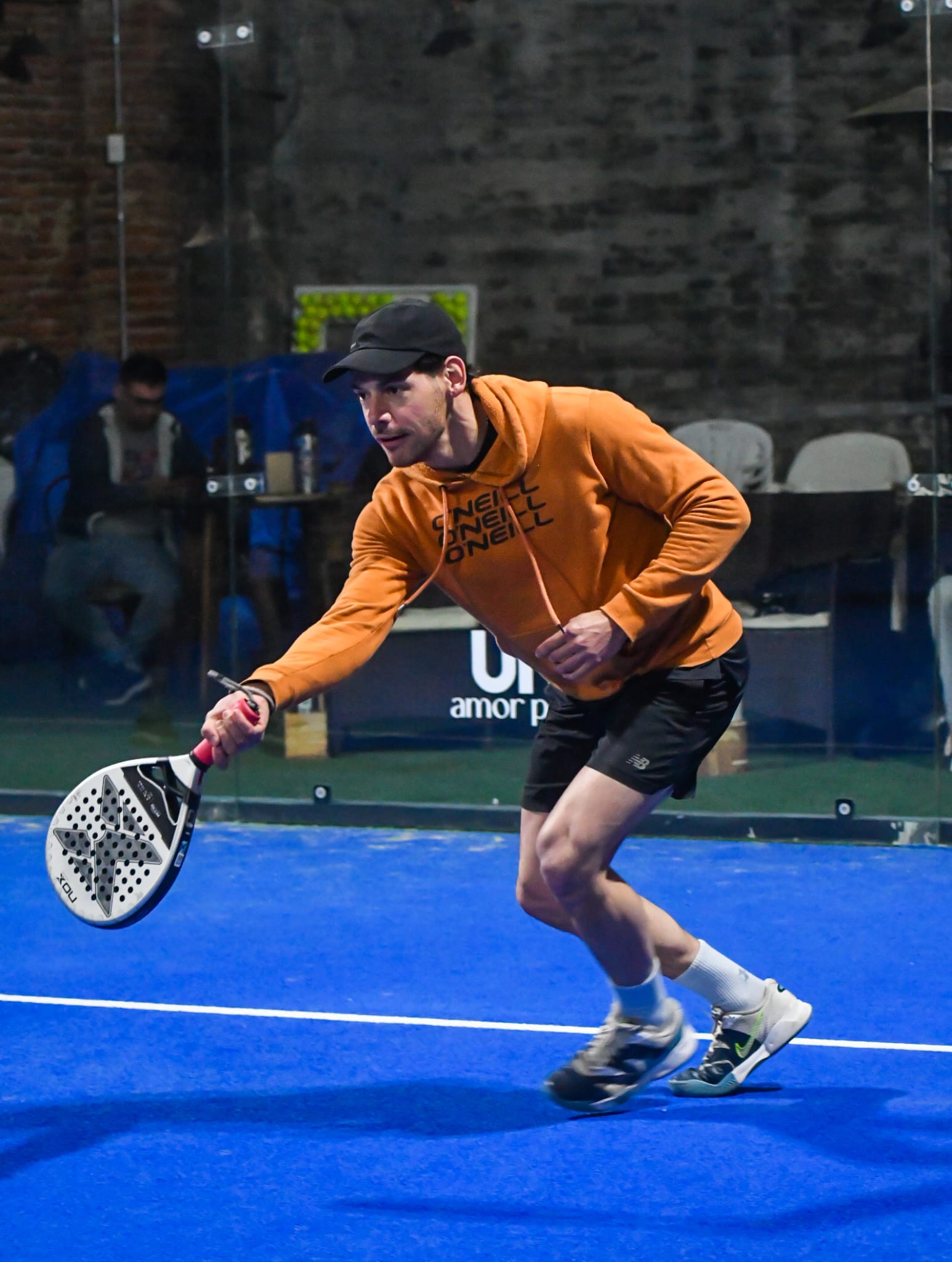 Punto aéreo con salto acrobático